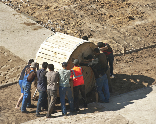 builders pushing the cable bobbin