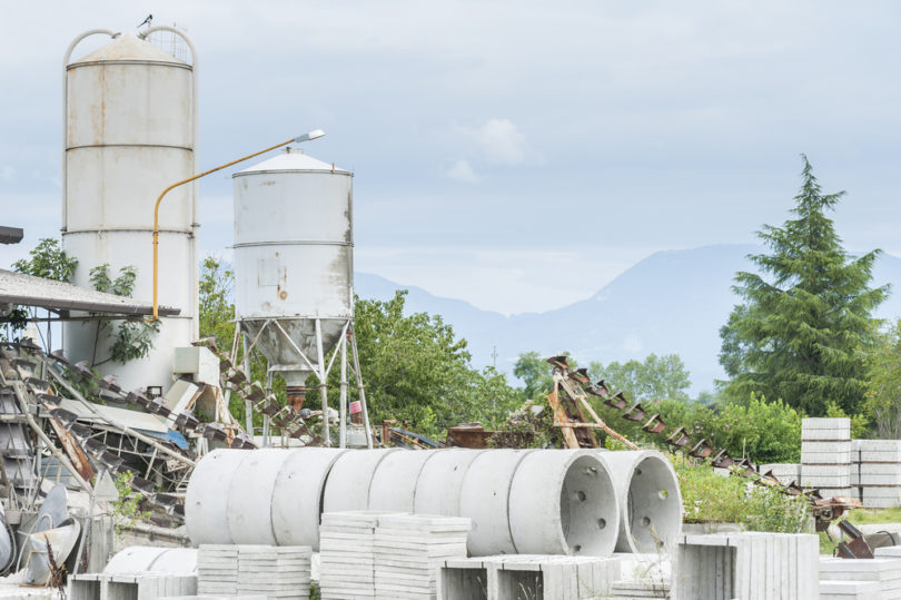 Deposit of prefabricated concrete rings for wells and water discharges