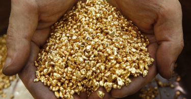 A worker scoops gold shots at Japanese jewellery brand, Ginza Tanaka's original equipment manufacturer (OEM) factory in the Chiba prefecture, east of Tokyo September 14, 2009. Gold prices erased earlier gains and fell on Monday, as the dollar rebounded on short-covering and dragged down other commodities and equities.  REUTERS/Yuriko Nakao (JAPAN BUSINESS IMAGES OF THE DAY)